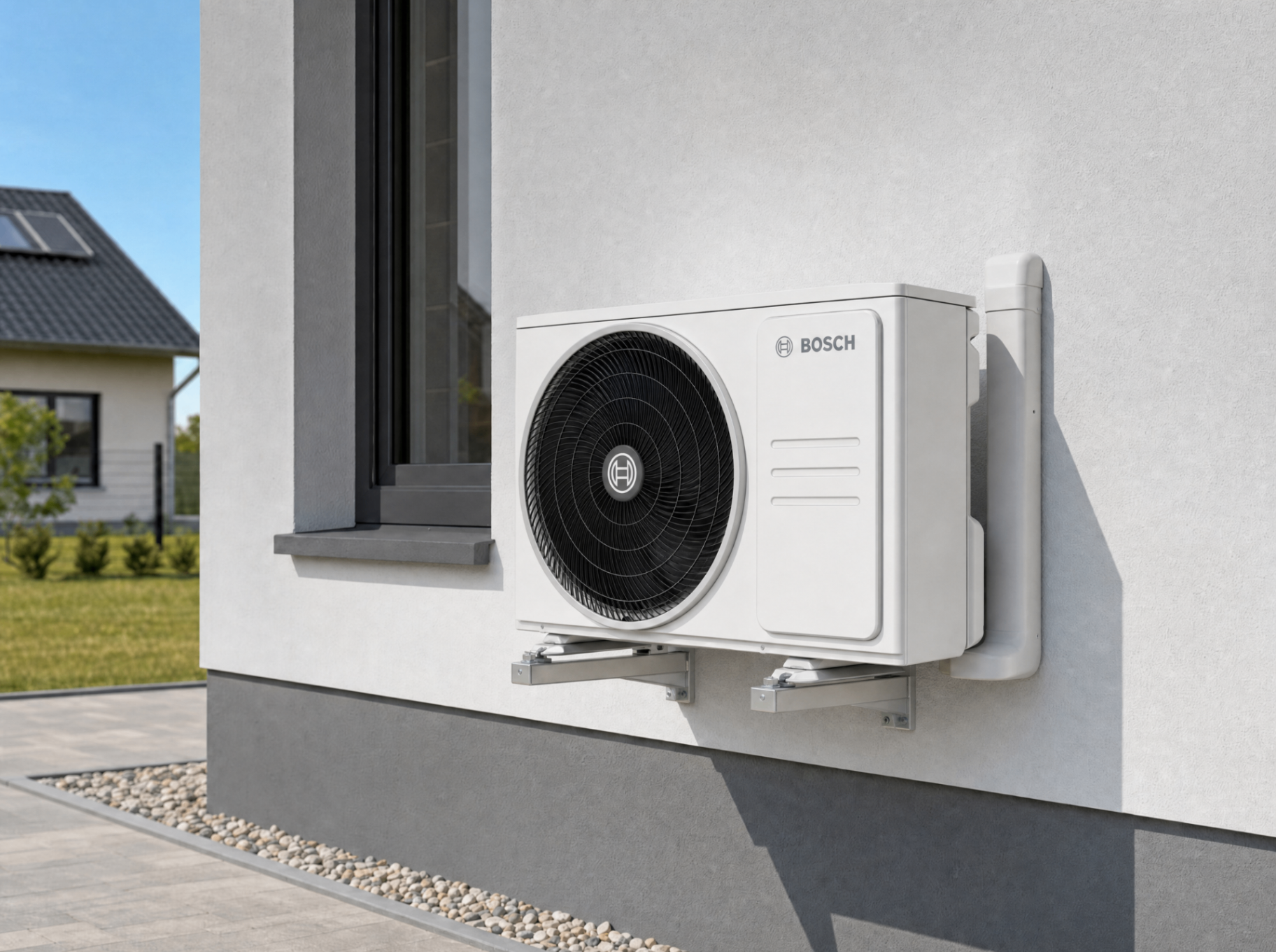 Bosch Außeneinheit installiert an einem modernen Einfamilienhaus